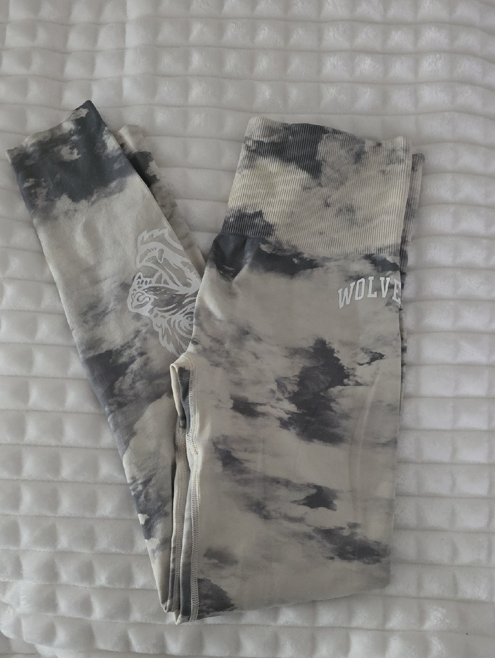 Darc Sport She, Tie-Dye Leggings in Gray and Cream